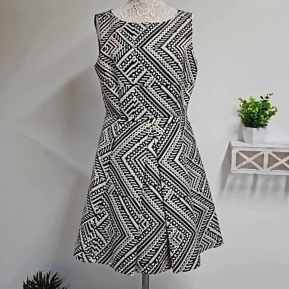 Tahari LIKE NEW /EUC Sleeveless Cocktail Dress SZ 14